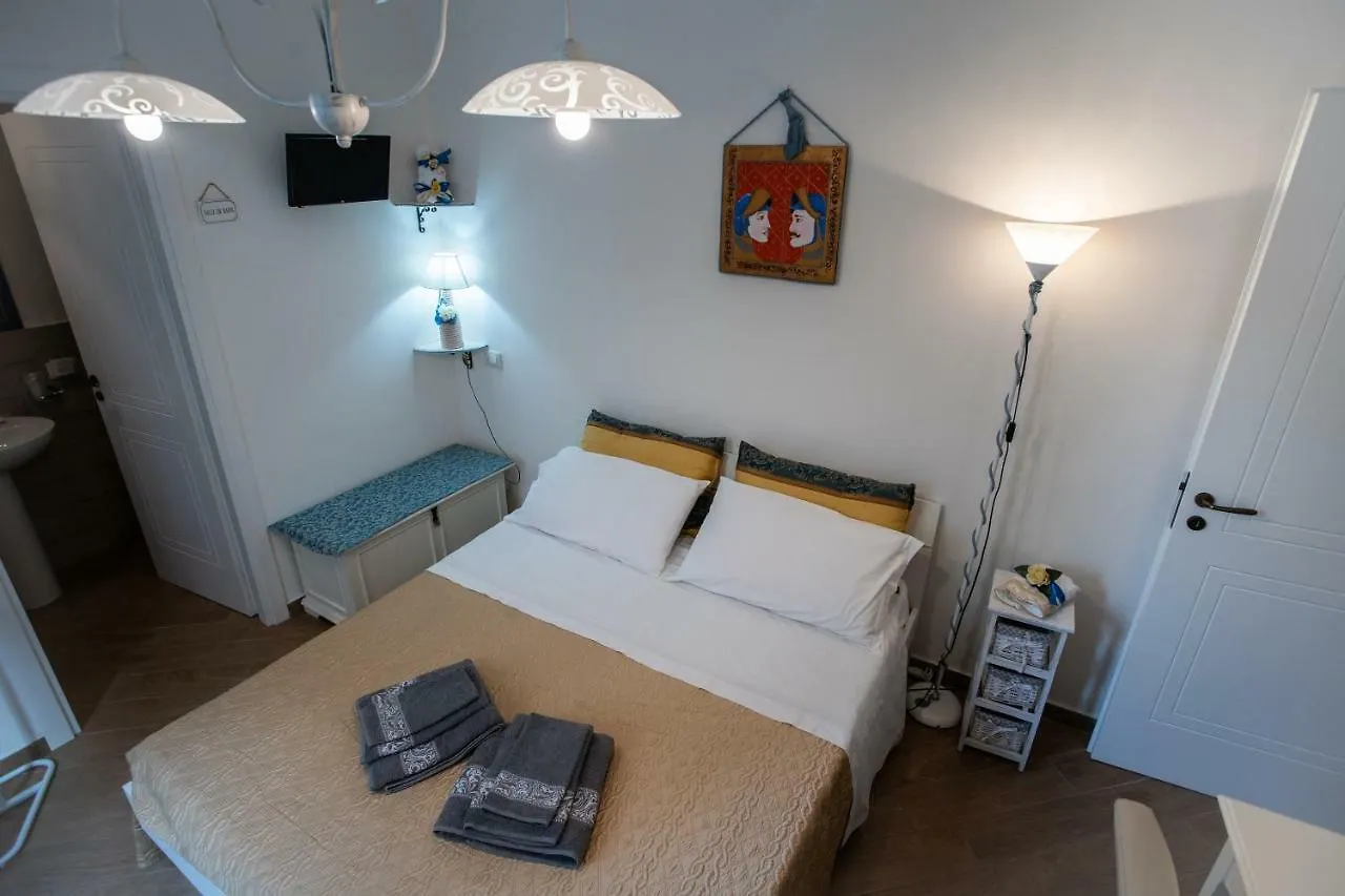 B&B 